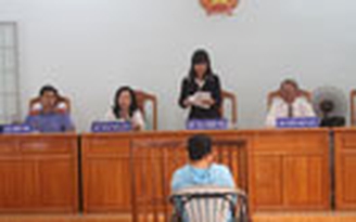 Nguyên trưởng phòng thi hành án lãnh 12 tháng tù giam